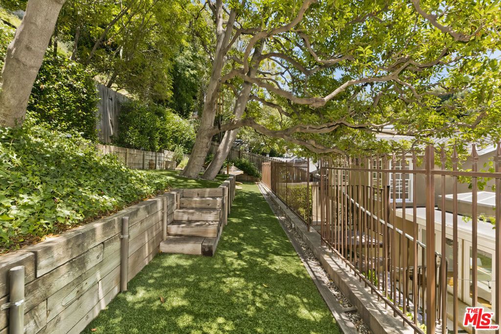 Image 29 of property listing at 1519 Schuyler Road, Los Angeles, CA 90210