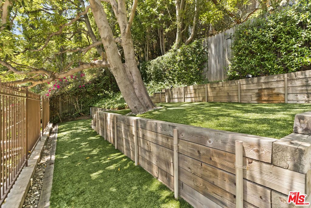Image 31 of property listing at 1519 Schuyler Road, Los Angeles, CA 90210