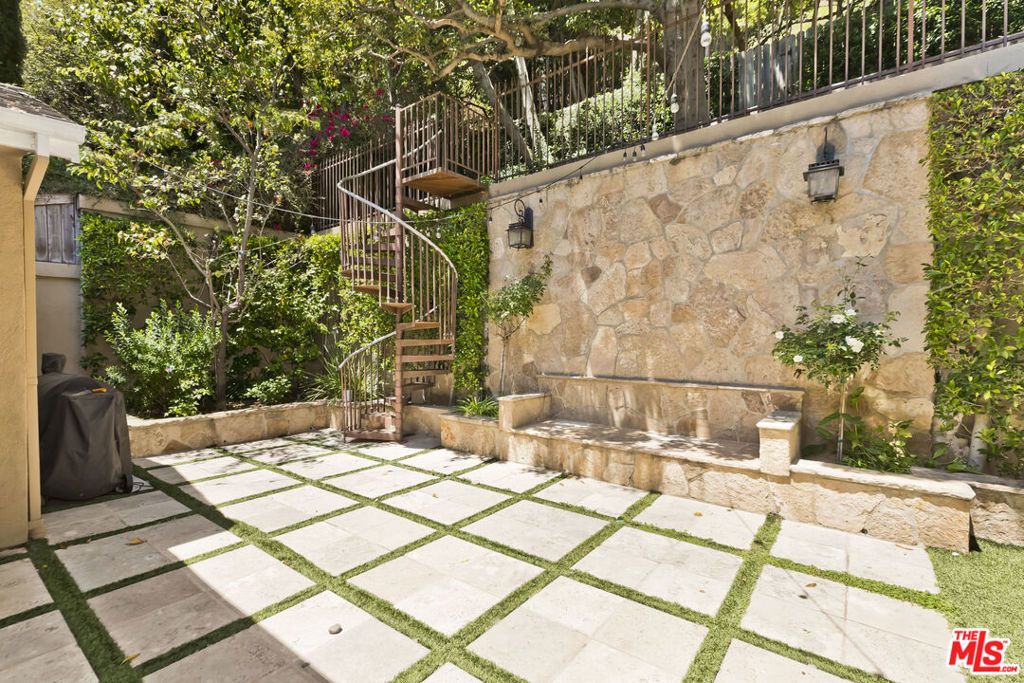 Image 32 of property listing at 1519 Schuyler Road, Los Angeles, CA 90210