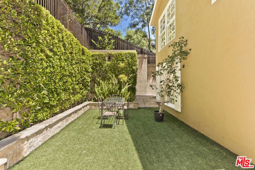 Image 34 of property listing at 1519 Schuyler Road, Los Angeles, CA 90210