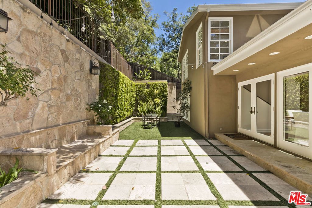 Image 35 of property listing at 1519 Schuyler Road, Los Angeles, CA 90210