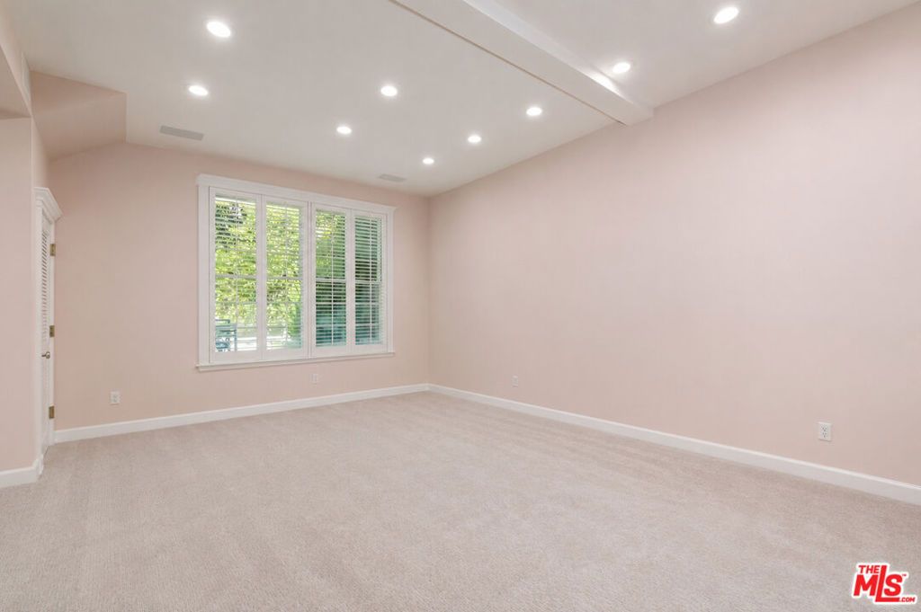 Image 37 of property listing at 1519 Schuyler Road, Los Angeles, CA 90210