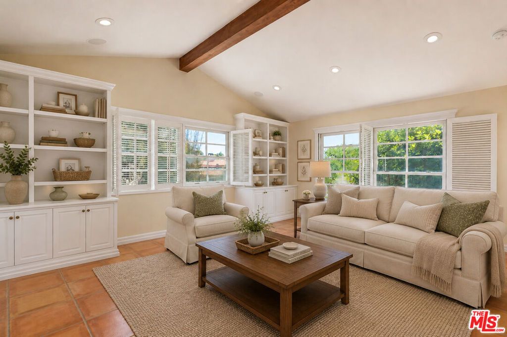 Image 5 of property listing at 1519 Schuyler Road, Los Angeles, CA 90210
