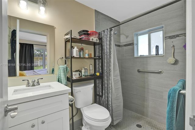 2820 NW 4th St, Pompano Beach, FL 33069