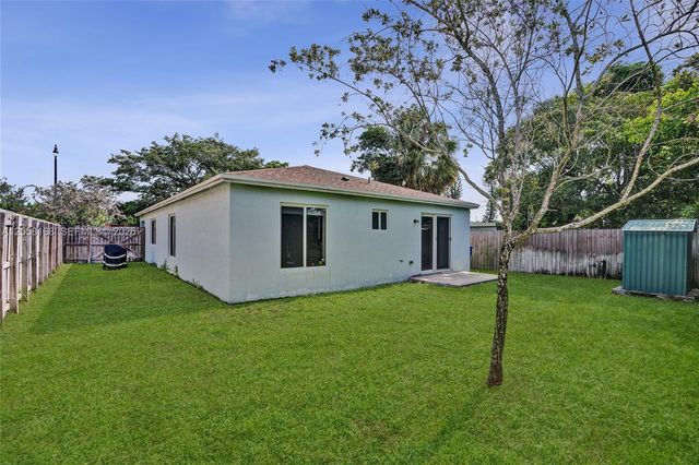 2820 NW 4th St, Pompano Beach, FL 33069