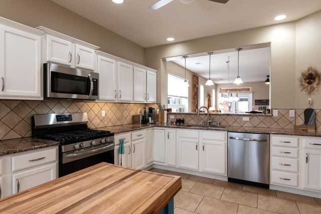 371 Zuni River Circle SW, Los Lunas, NM 87031