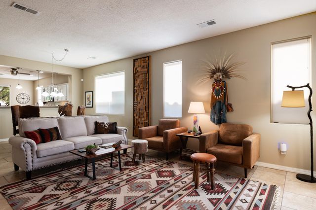 371 Zuni River Circle SW, Los Lunas, NM 87031