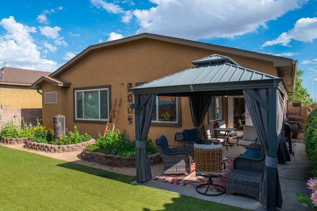 371 Zuni River Circle SW, Los Lunas, NM 87031