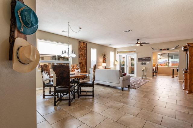 371 Zuni River Circle SW, Los Lunas, NM 87031
