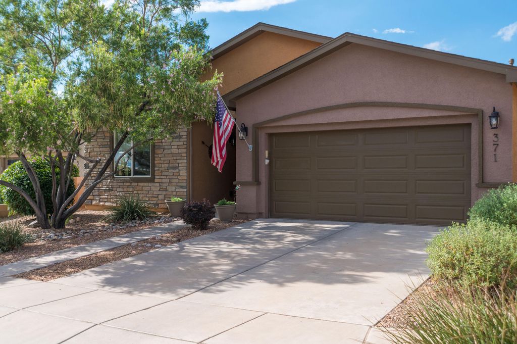 371 Zuni River Circle SW, Los Lunas, NM 87031