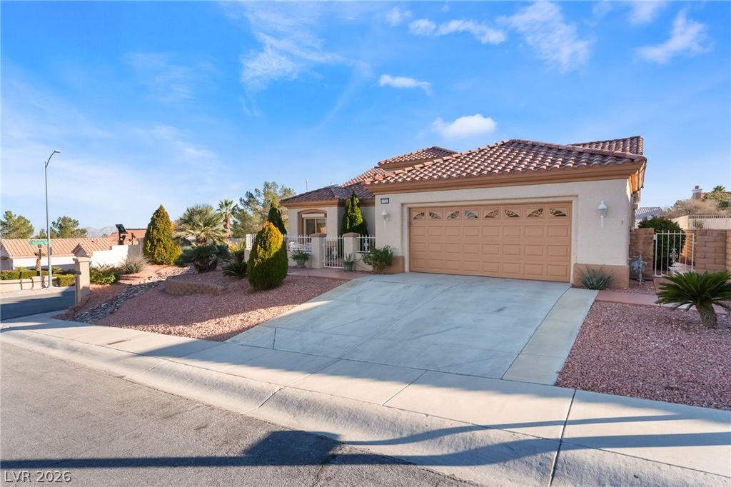 10529 Broom Hill Drive, Las Vegas, NV 89134 — photo 2