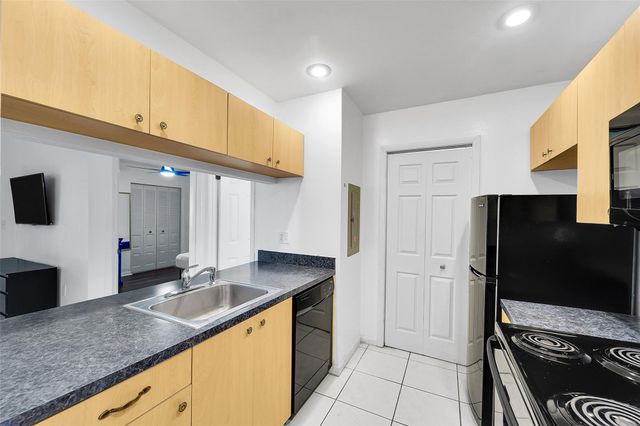 2698 N Nob Hill Road, Sunrise, FL 33322