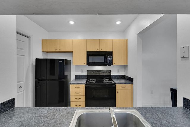 2698 N Nob Hill Road, Sunrise, FL 33322