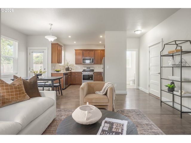 4561 ROMY Ct, Eugene, OR 97402