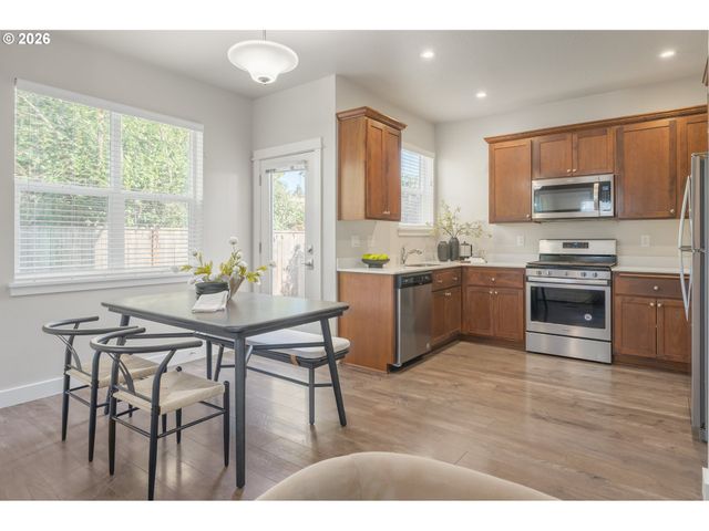 4561 ROMY Ct, Eugene, OR 97402