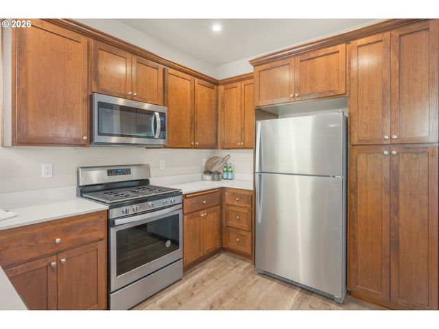 4561 ROMY Ct, Eugene, OR 97402