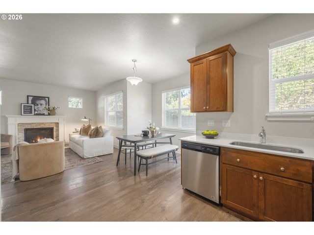 4561 ROMY Ct, Eugene, OR 97402
