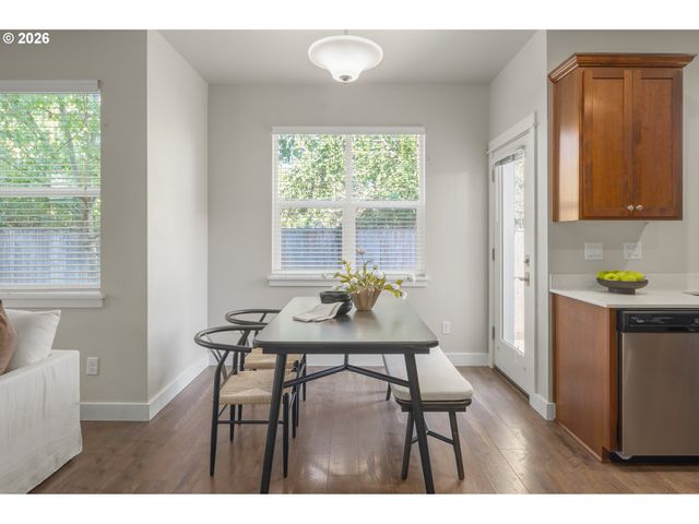 4561 ROMY Ct, Eugene, OR 97402