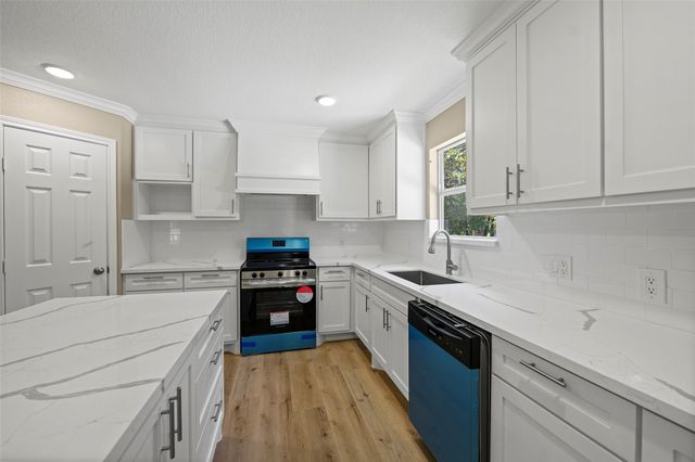 120 Adrilyn Road, Cleveland, TX 77328