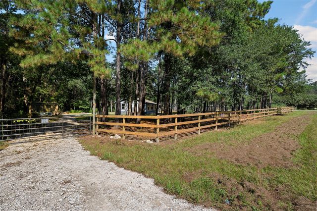 120 Adrilyn Road, Cleveland, TX 77328