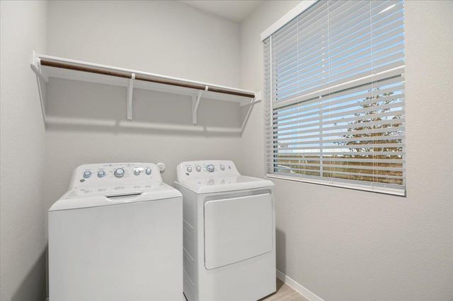 107 Tillage RD, Elgin, TX 78621