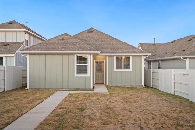 107 Tillage RD, Elgin, TX 78621