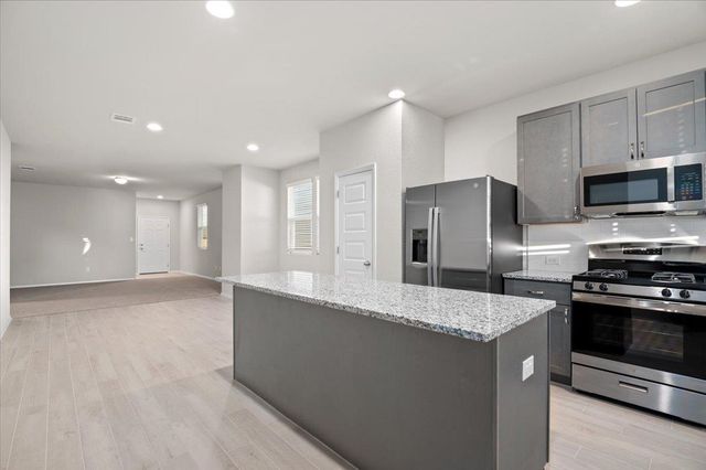 107 Tillage RD, Elgin, TX 78621