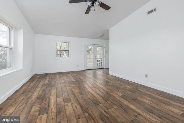 2675 FRIES MILL RD, Williamstown, NJ 08094