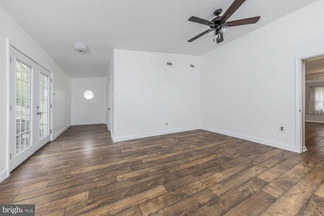 2675 FRIES MILL RD, Williamstown, NJ 08094