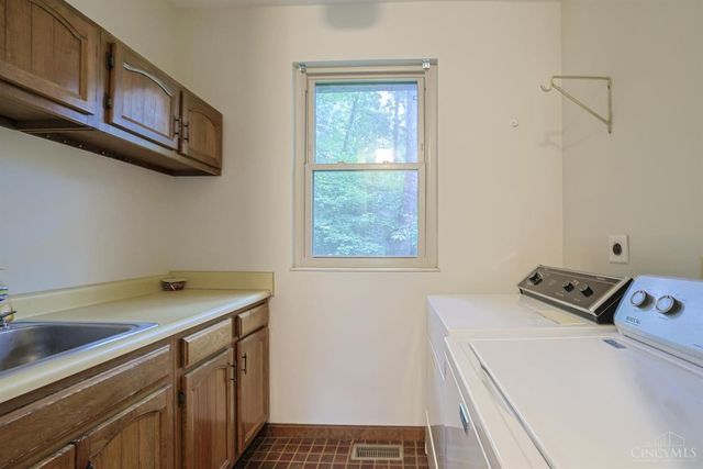 6229 Sweet Briar Court, Miami Twp, OH 45140