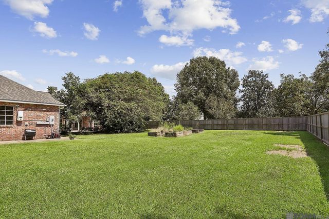 1026 Hunters Run Ave, Zachary, LA 70791