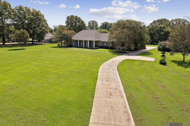 1026 Hunters Run Ave, Zachary, LA 70791