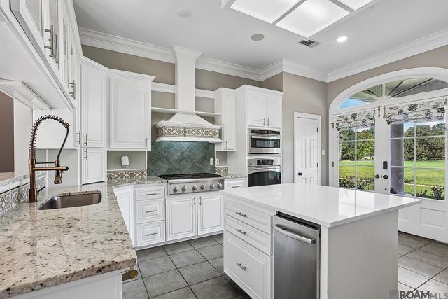 1026 Hunters Run Ave, Zachary, LA 70791