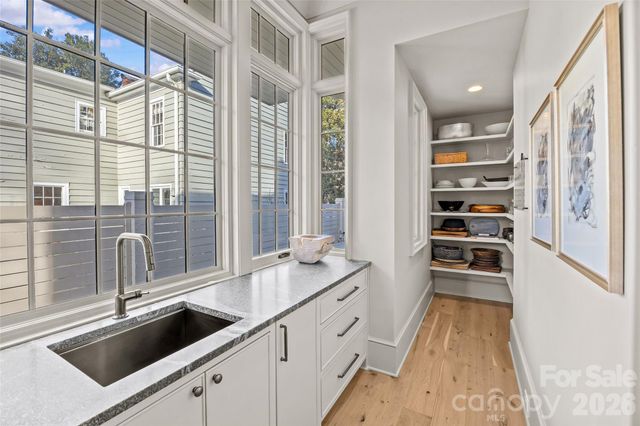 1320 Biltmore Drive, Charlotte, NC 28207