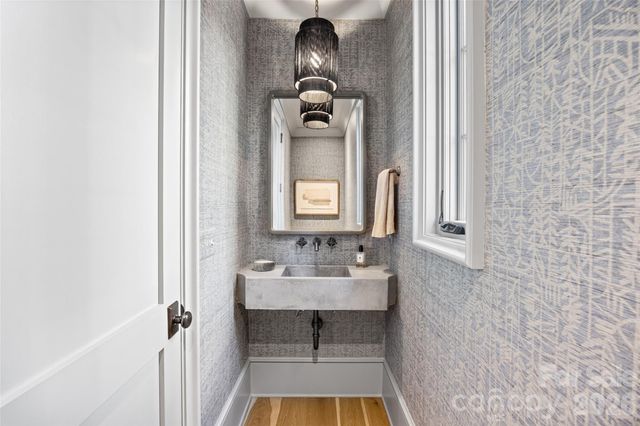 1320 Biltmore Drive, Charlotte, NC 28207