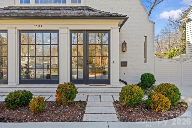 1320 Biltmore Drive, Charlotte, NC 28207