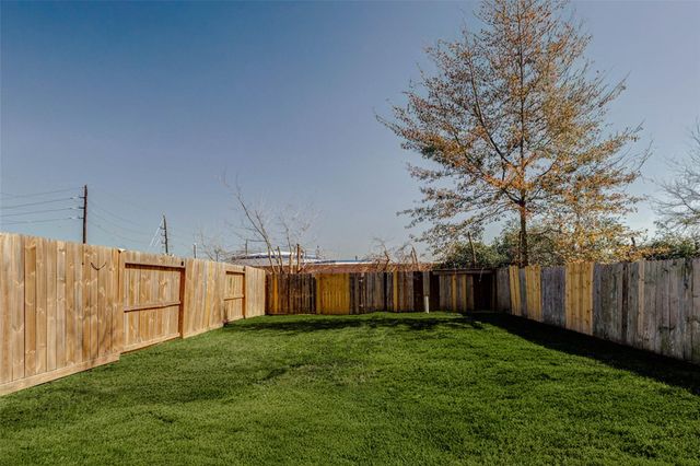 4834 Hollow Hook Road A, Houston, TX 77041