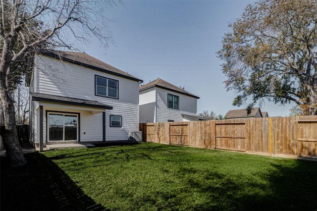 4834 Hollow Hook Road A, Houston, TX 77041