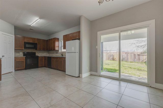 4834 Hollow Hook Road A, Houston, TX 77041