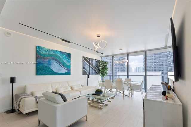 1000 Brickell Plz 2515, Miami, FL 33131