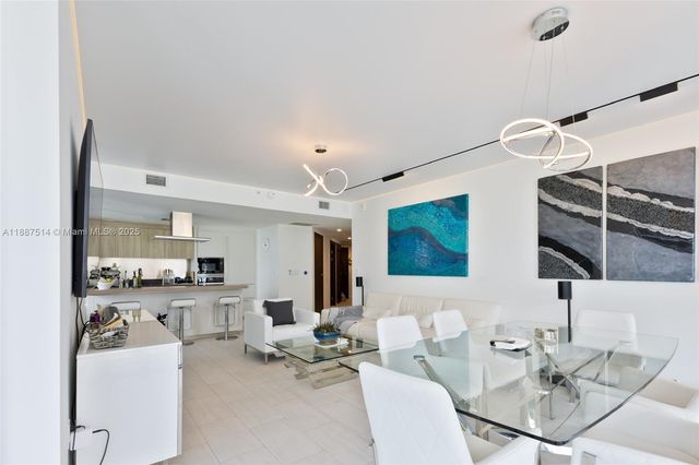 1000 Brickell Plz 2515, Miami, FL 33131
