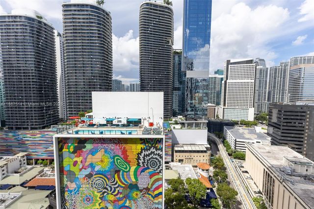 1000 Brickell Plz 2515, Miami, FL 33131