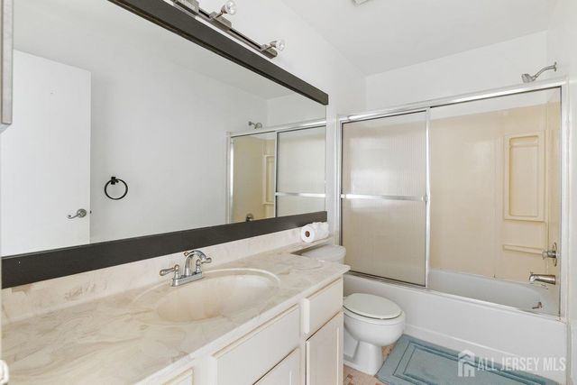 5033 Beech Court, South Brunswick, NJ 08852