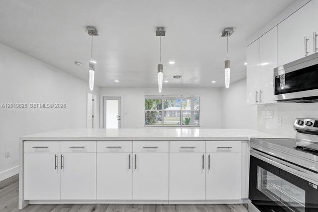 101 SW 53rd Ave, Plantation, FL 33317