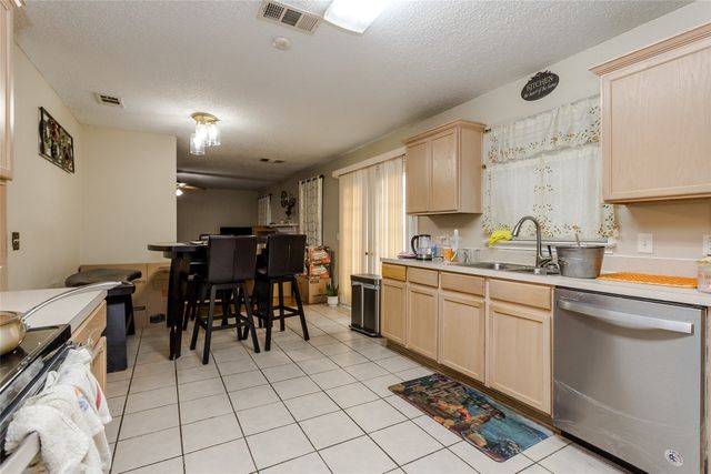 1308 Dundee Drive, Arlington, TX 76002