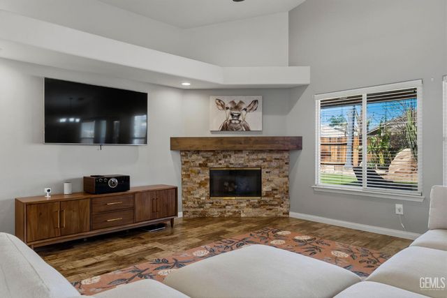 12614 Grand Teton Drive, Bakersfield, CA 93312