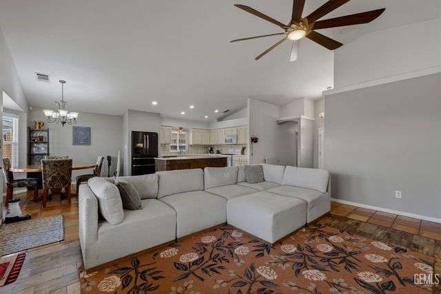 12614 Grand Teton Drive, Bakersfield, CA 93312