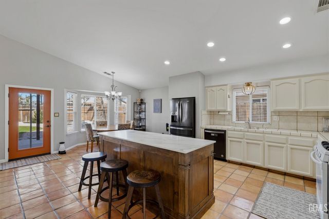 12614 Grand Teton Drive, Bakersfield, CA 93312