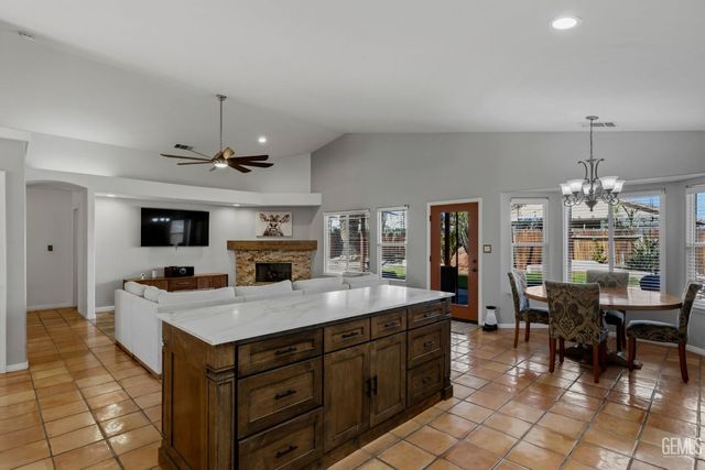 12614 Grand Teton Drive, Bakersfield, CA 93312