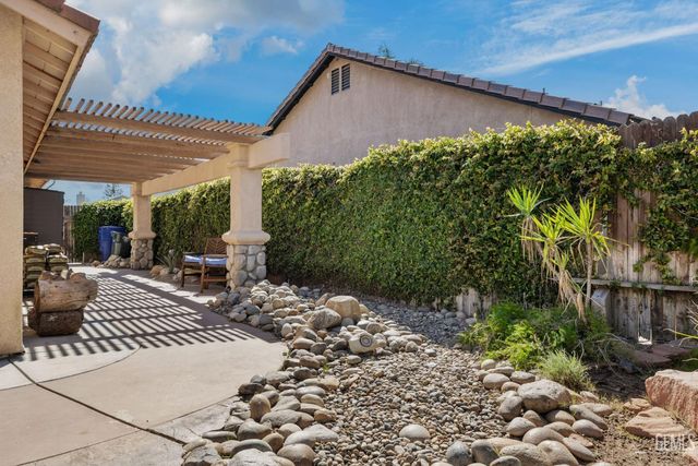 12614 Grand Teton Drive, Bakersfield, CA 93312